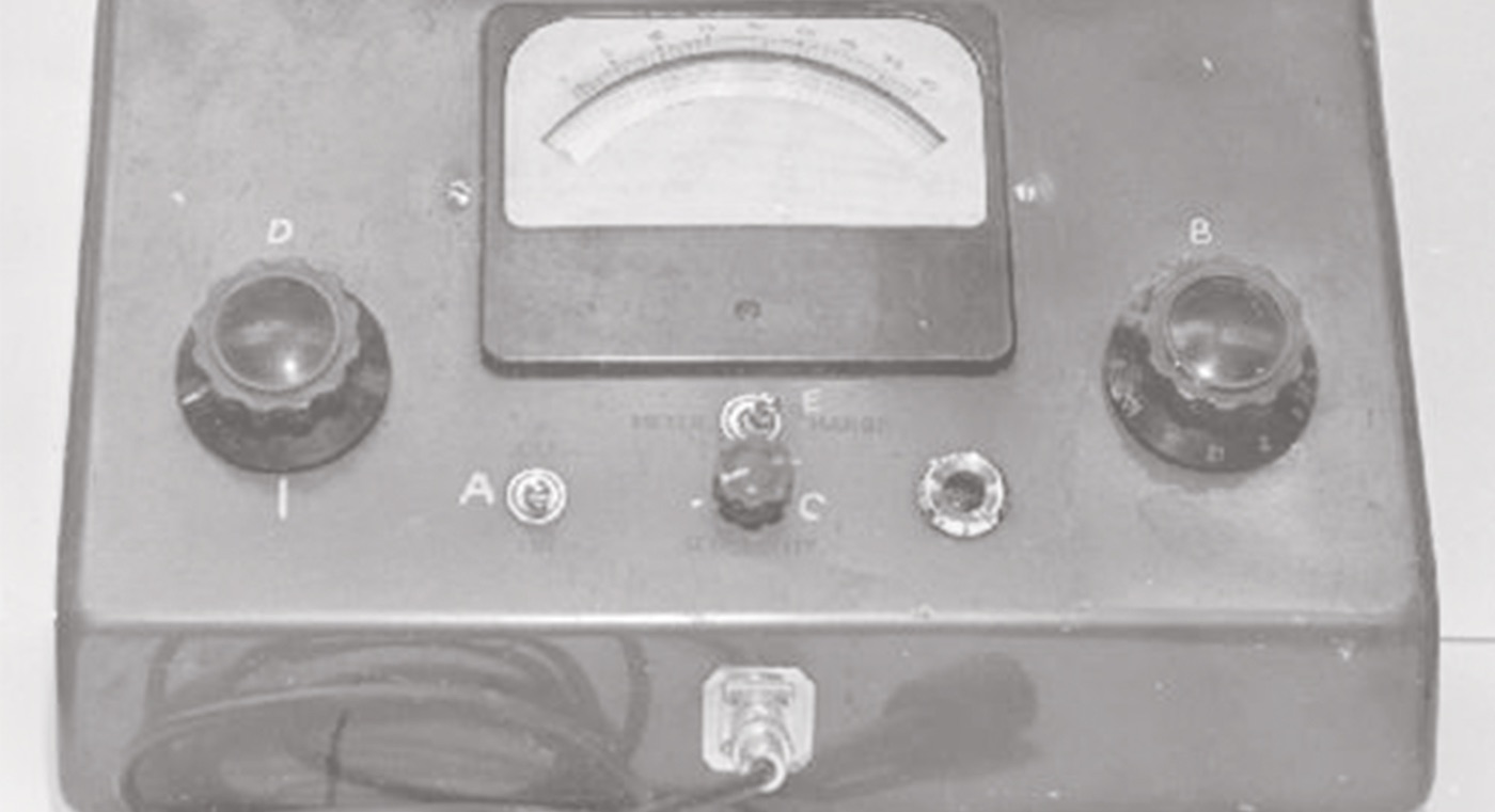 An early valve-based Elcometer comparator with analogue dial and control knobs